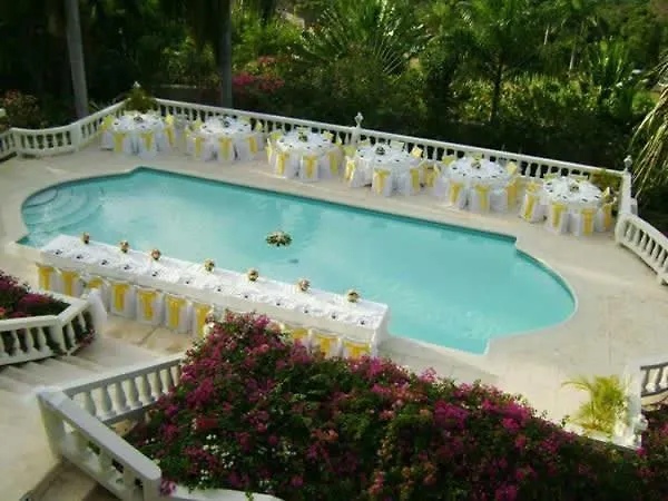 Sprawling 7br Overlooking The Sea Pool Hot Tub & Access * Montego Bay