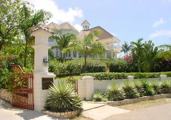 Villa Sprawling 7br Overlooking The Sea Pool Hot Tub & Access