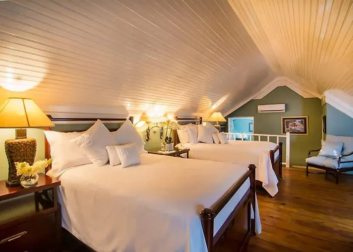 Sprawling 7br Overlooking The Sea Pool Hot Tub & Access * Montego Bay