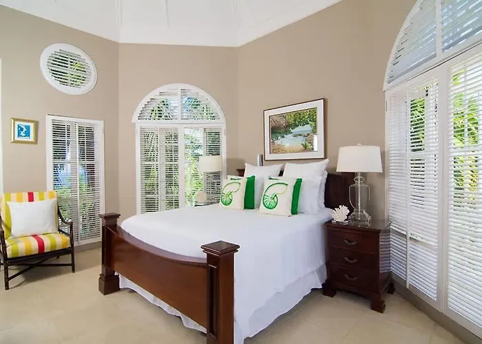Sprawling 7br Overlooking The Sea Pool Hot Tub & Access Villa