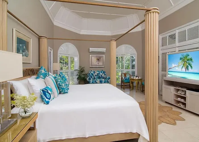 Sprawling 7br Overlooking The Sea Pool Hot Tub & Access