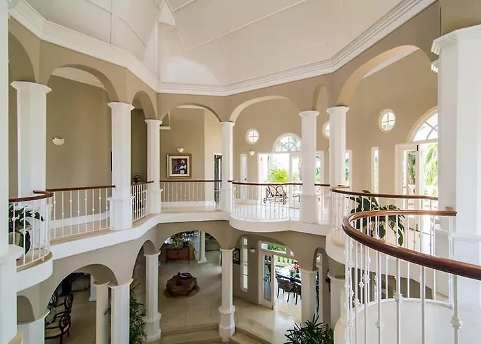 Sprawling 7br Overlooking The Sea Pool Hot Tub & Access Villa