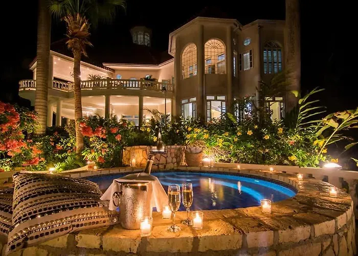 Villa Sprawling 7br Overlooking The Sea Pool Hot Tub & Access Montego Bay
