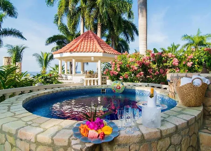 Villa Sprawling 7br Overlooking The Sea Pool Hot Tub & Access Montego Bay