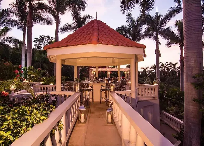 Sprawling 7br Overlooking The Sea Pool Hot Tub & Access * Montego Bay