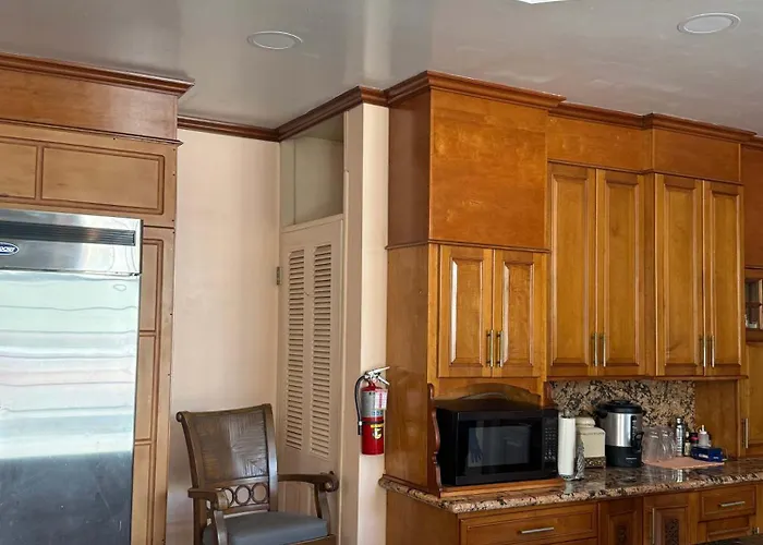 Sprawling 7br Overlooking The Sea Pool Hot Tub & Access Villa Montego Bay
